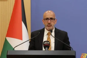 وزير المالية الفلسطيني يحذر من أزمة مالية حادة مع تزايد الاقتطاعات الإسرائيلية